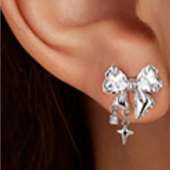 Zirconia bow with cross and crystal stud earrings - Picture 4 of 4